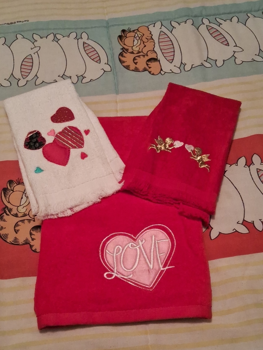 NWOT,Red,White & Pink,Heart Embroidered Towels for Valentine's Day❤️💕🤍💕❤️💕❤️